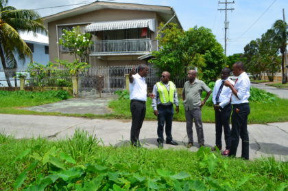 Community Coordinator, Ministry of Public Infrastructure, Neilson McKenzie, Deputy Mayor, Sherod Duncan, Councillor Alfred Mentore, Councillor Phillip Smith and Councillor Akeem Peter assessing the drainage at Bel Air Park