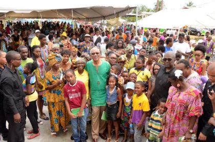 President David Granger along with children and other residents of Ithaca, Region Five