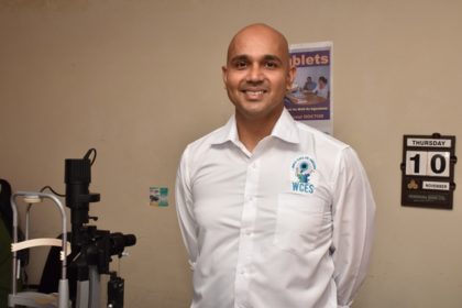Vitreo-Retinal Specialist and head of World Class Eye Surgeons (WCES), Dr. Ronnie Bhola