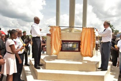 President David Granger and Chinese Ambassador, Mr. Zhang Limin unveiling the plaque to officially commission the arch, which is located at the intersection of Washerpond Road and Causarina Drive