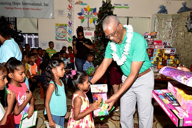 President spreads Christmas cheer at Lusignan 